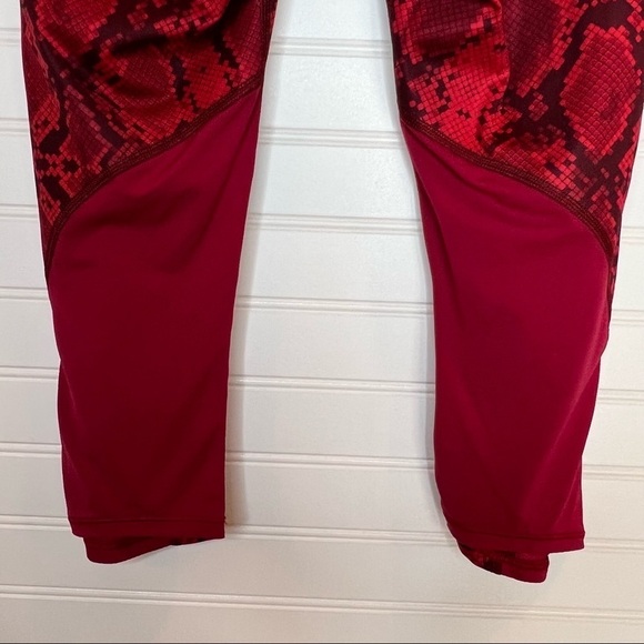 Lululemon Vent It Out Crop Mini Ziggy Snake Red Tide Cranberry / Cranberry Sz 4 - Picture 8 of 13